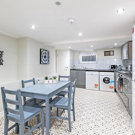 Luxury 5 Bedroom Holiday Home Within Prescot Buitenkant foto