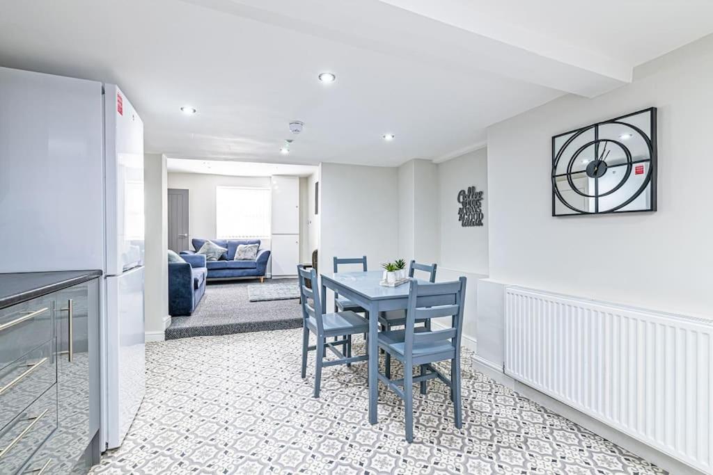 Luxury 5 Bedroom Holiday Home Within Prescot Buitenkant foto