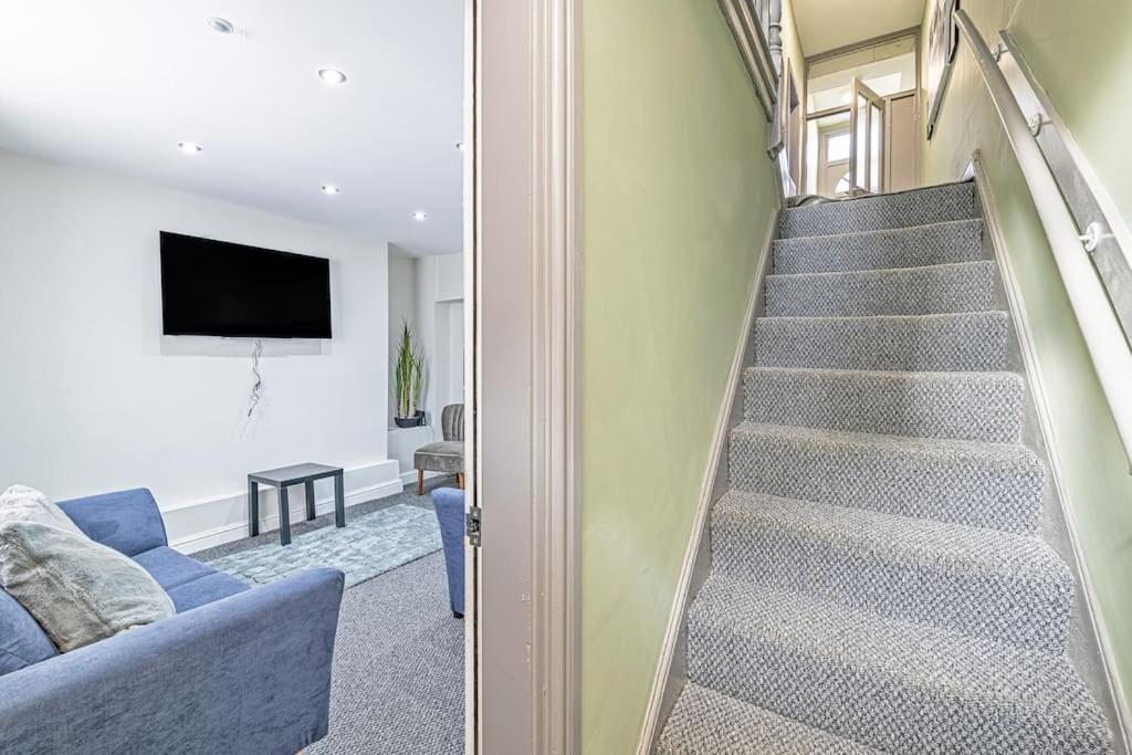Luxury 5 Bedroom Holiday Home Within Prescot Buitenkant foto
